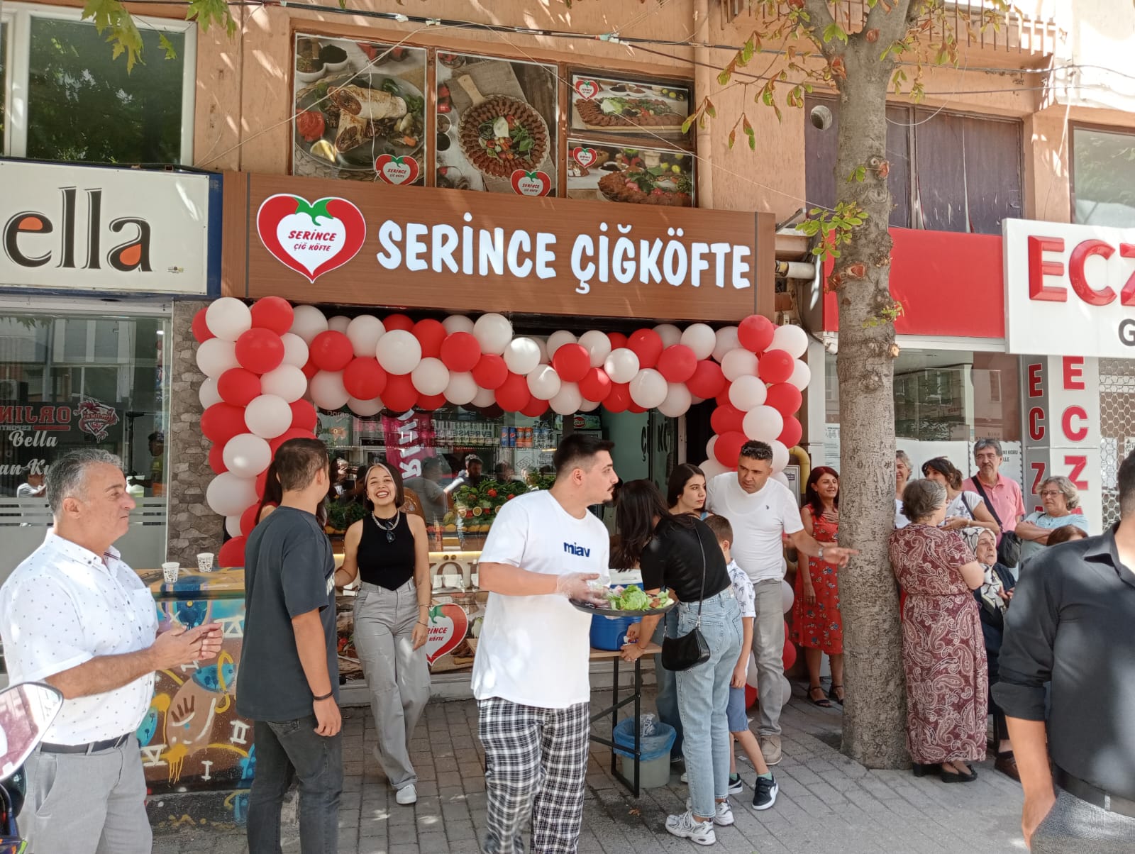 Serince Çiğ Köfte Eskişehir Vişnelik Öğretmenler Caddesi Bayimiz Açıldı