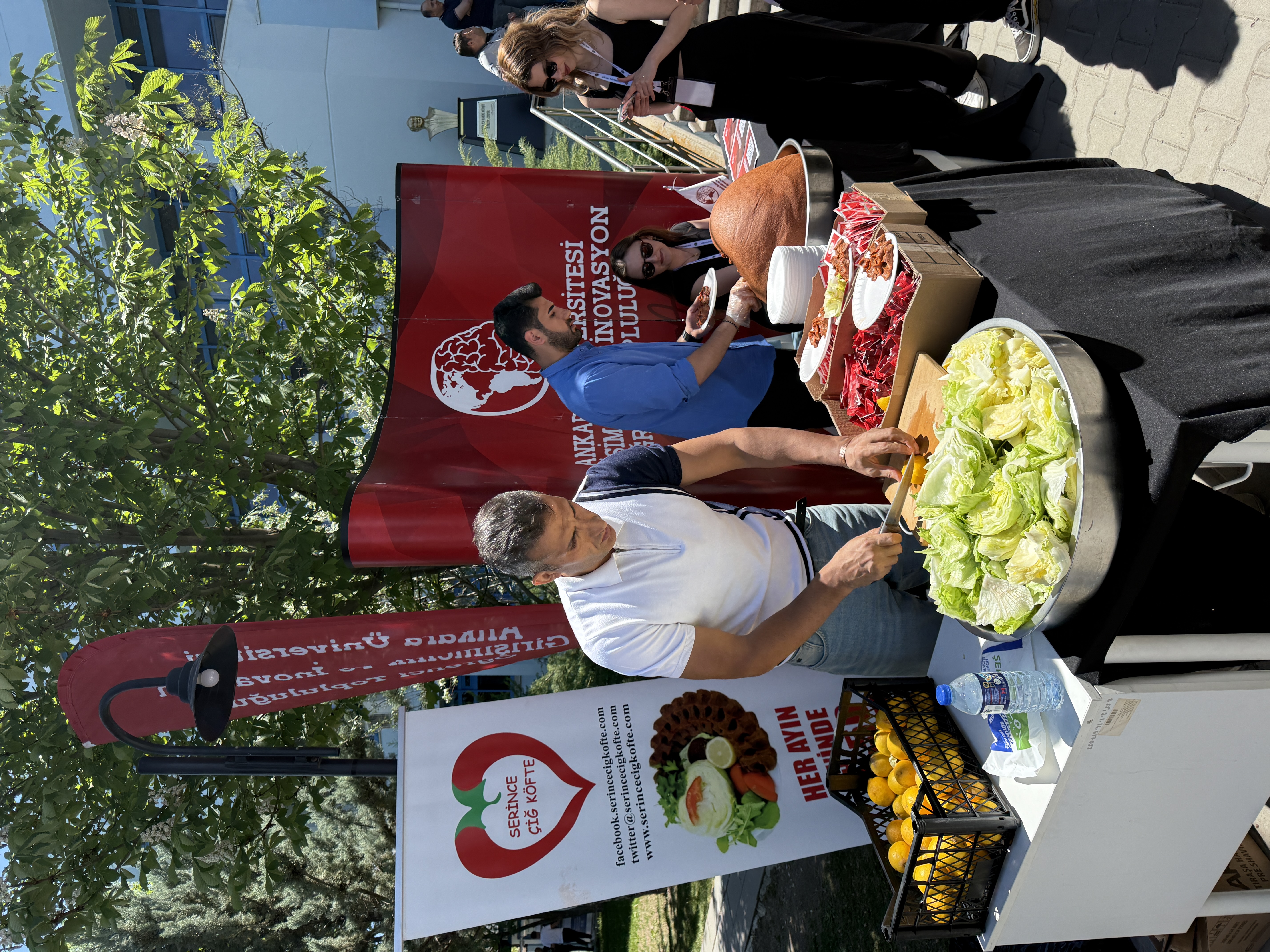 Gazi üniversitesi bahar etkinliği de Çiğköfte ziyafeti 