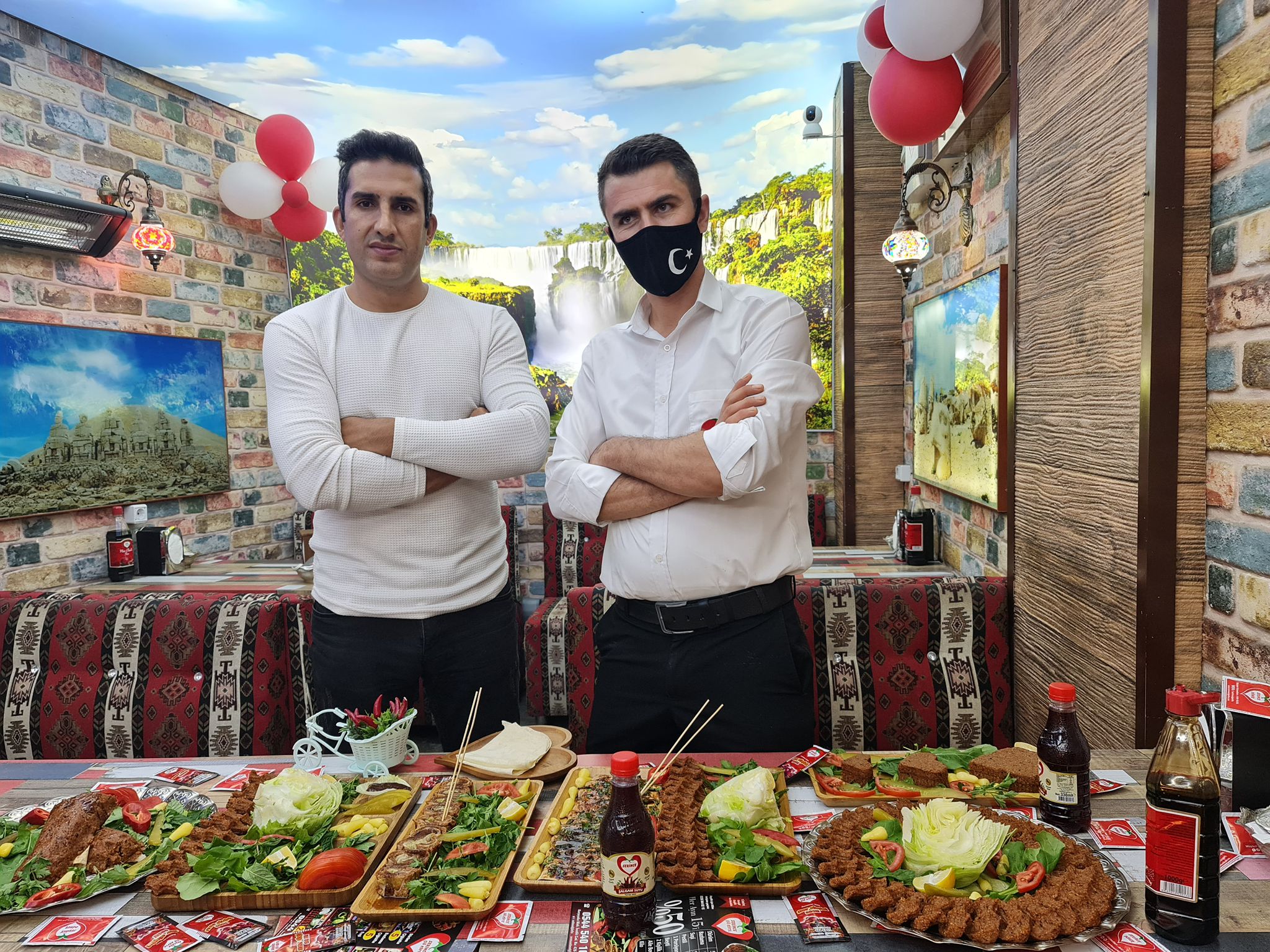 Mezeler ve Çiğ Köfte: Sofraların Vazgeçilmez Lezzet Uyumu | Serince Çiğ Köfte   Çiğ Köfte ve Mezeler Neden Birbirini Tamamlar?
