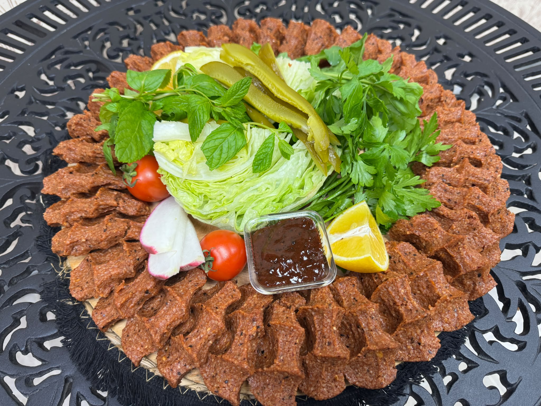 Akşama Ne Yiyelim? Serince Çiğ Köfte ile Lezzetli Akşam Yemeği Önerisi