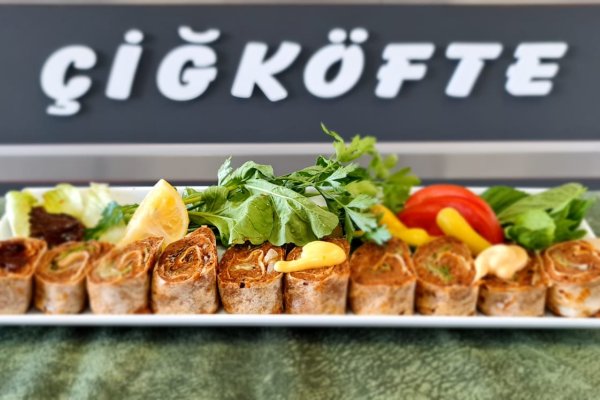 Kadınlar Günü’nde Misafirlere Ne Yapsam? Serince Çiğköfte ile Pratik ve Lezzetli Sofralar 🌸🌯