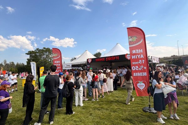 SERİNCE ÇİĞ KÖFTE, ANKARA'DA 50 BİN KİŞİLİK MANİFESTİVAL'DE YERİNİ ALDI