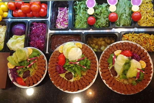Akşama Ne Yiyelim? Serince Çiğ Köfte ile Lezzetli Akşam Yemeği Önerisi