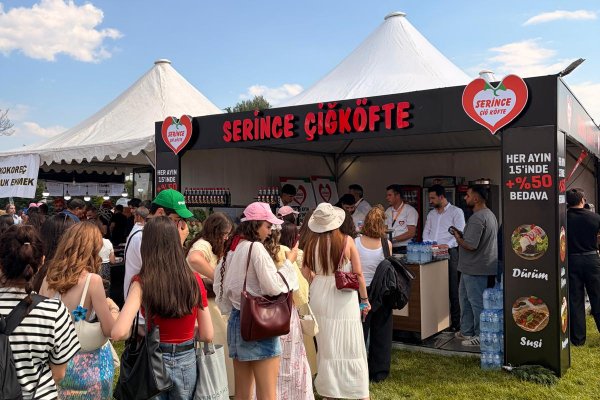 SERİNCE ÇİĞ KÖFTE, ANKARA'DA 50 BİN KİŞİLİK MANİFESTİVAL'DE YERİNİ ALDI